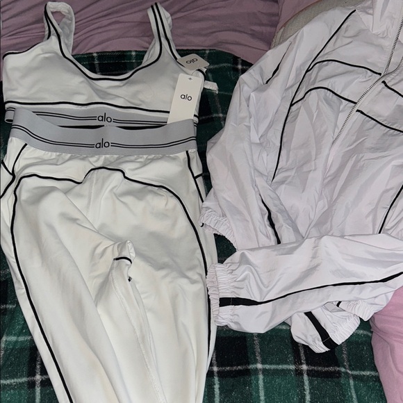 ALO Yoga Other - ALO Yoga White and Black Activewear Set
